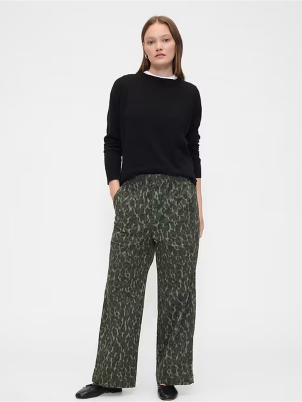 GAP Wide Leg Printed Trousers in Olive Green print.. stretch